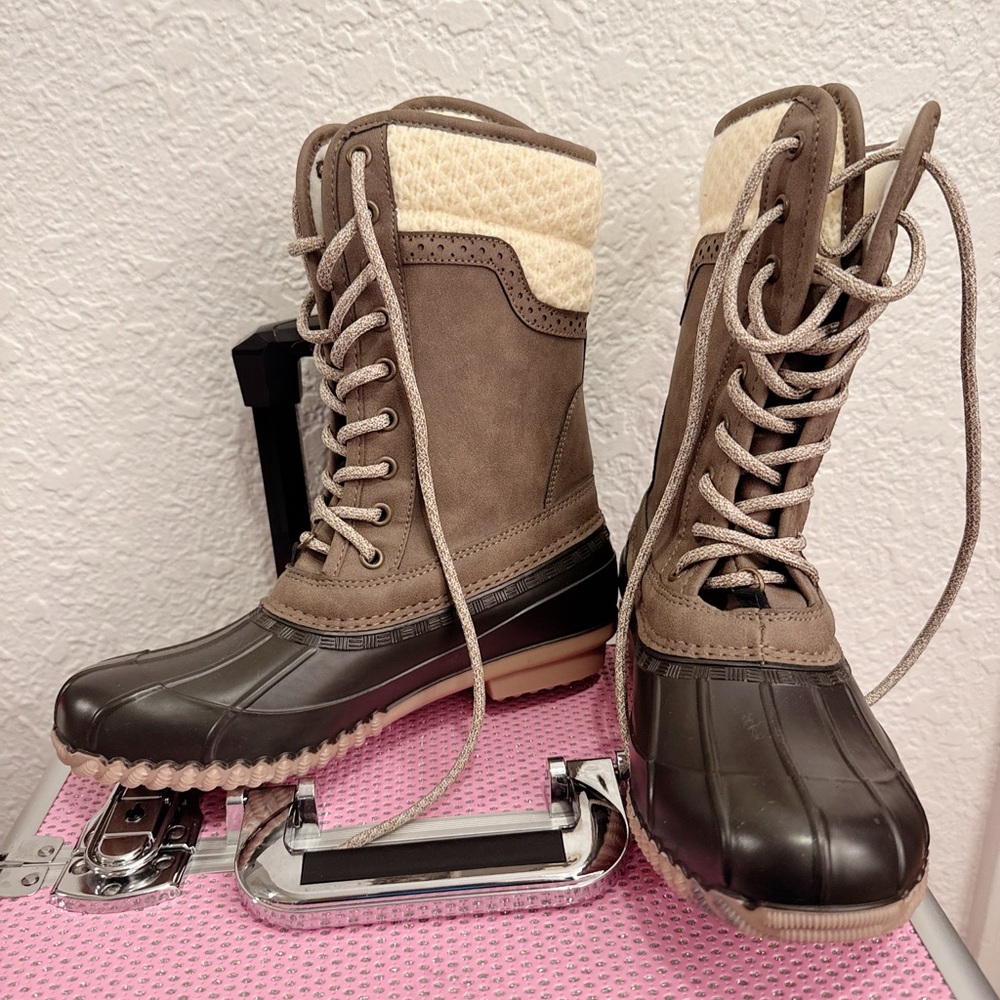 Magellan Outdoors Women's Sweater Collar Duck Boots Size 6 Worn Once indoors. - Picture 2 of 8